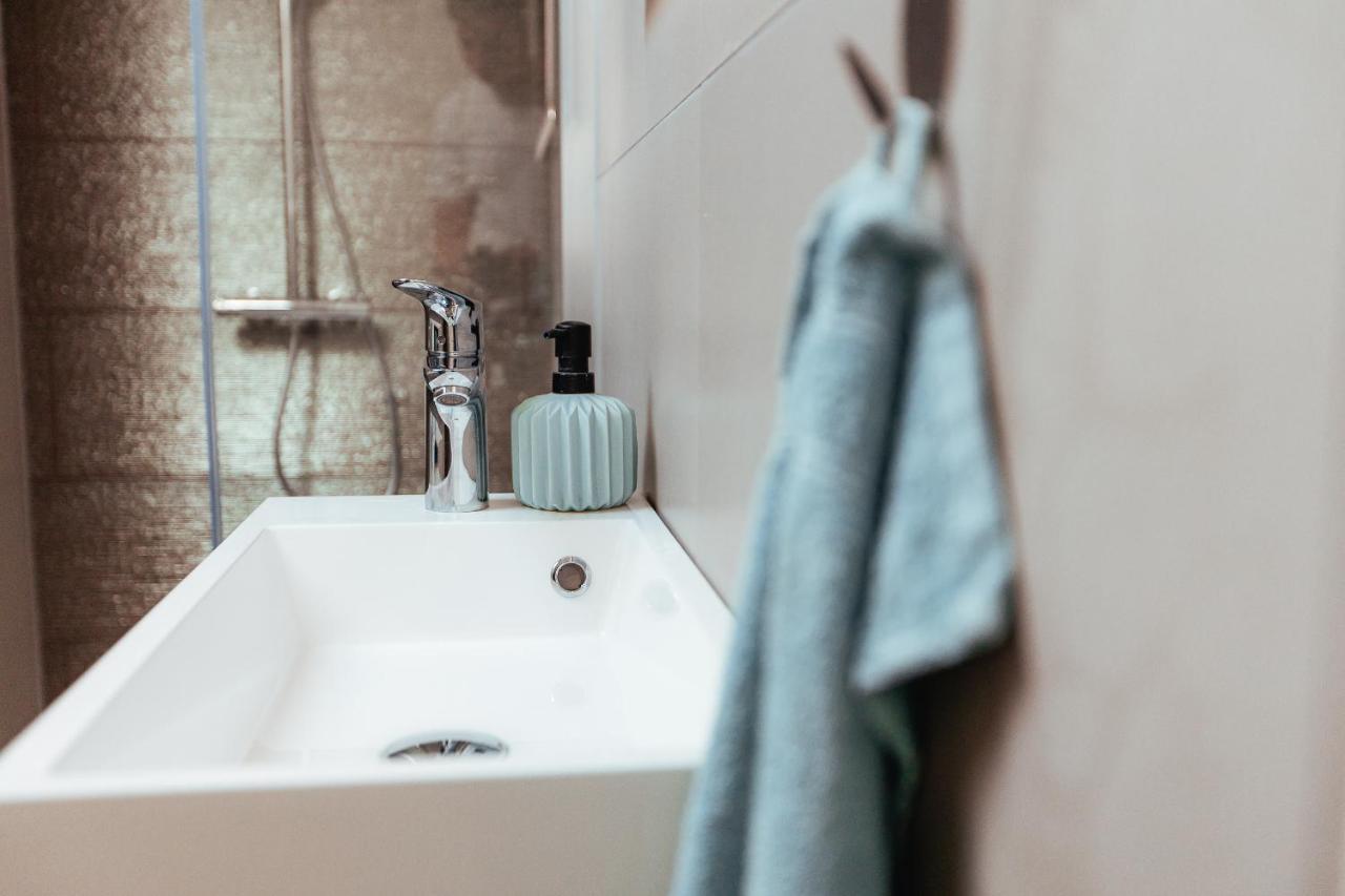 Sunny Oak Estate Apartman Mengeš Kültér fotó