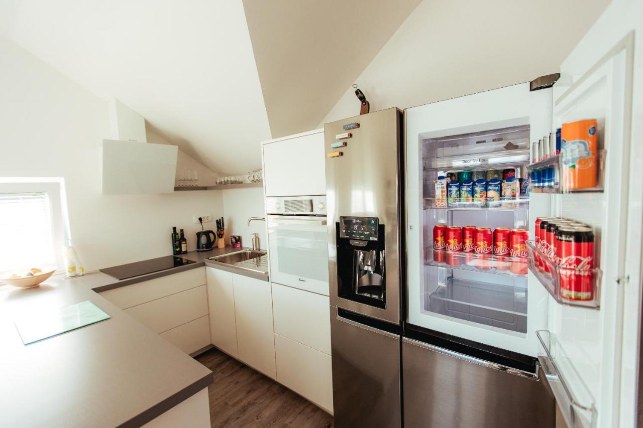 Sunny Oak Estate Apartman Mengeš Kültér fotó