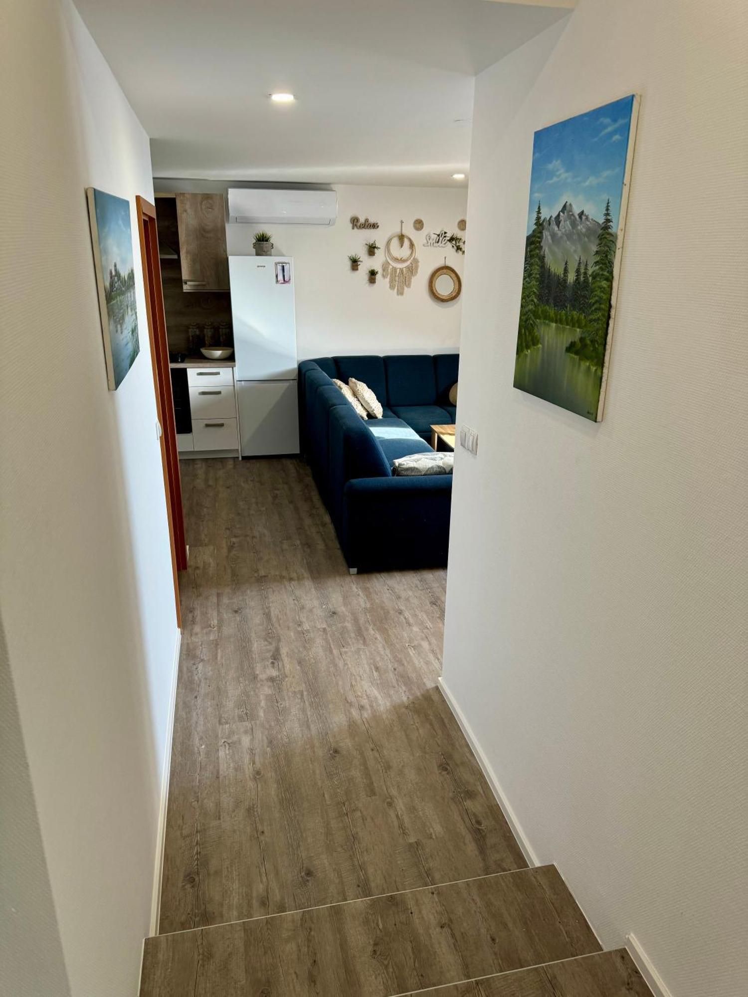 Sunny Oak Estate Apartman Mengeš Kültér fotó