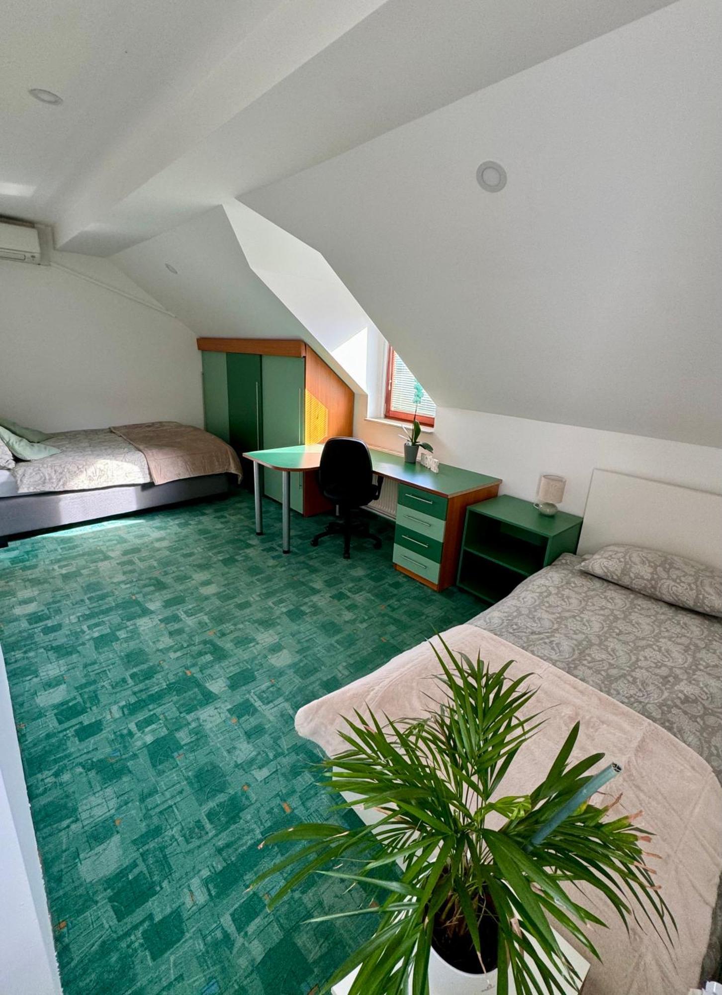 Sunny Oak Estate Apartman Mengeš Kültér fotó