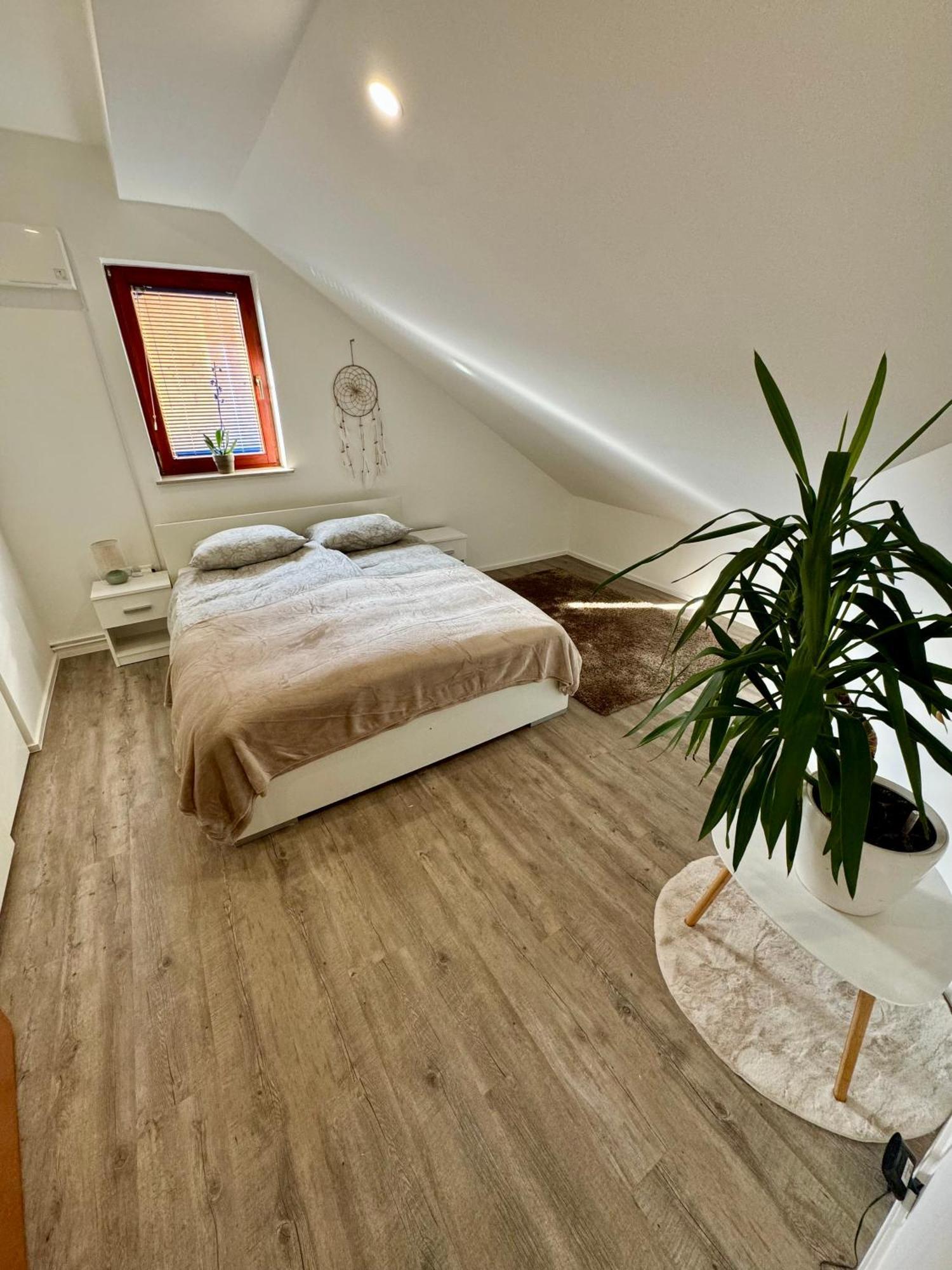 Sunny Oak Estate Apartman Mengeš Kültér fotó